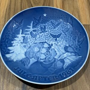 B&G winter child and doves Plate 1981 blue and white Christmas Denmark Plate